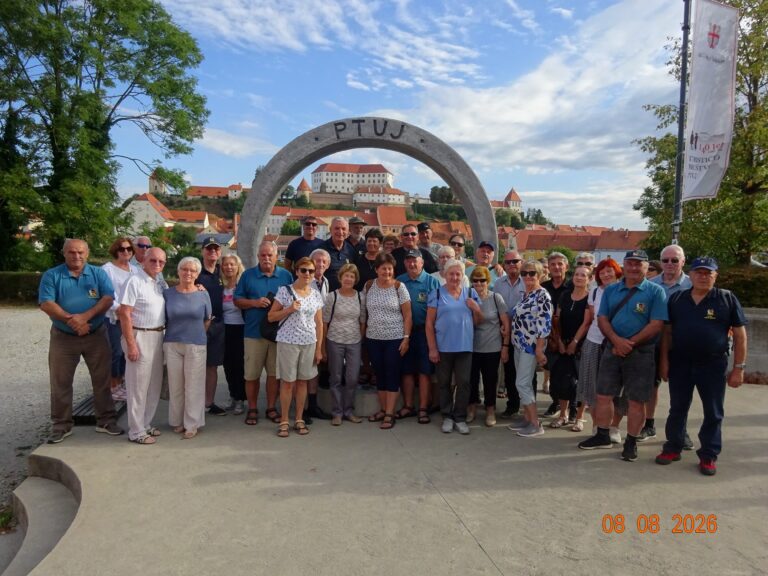 1_Skupinska fotografija pred začetkom ogleda Ptuja